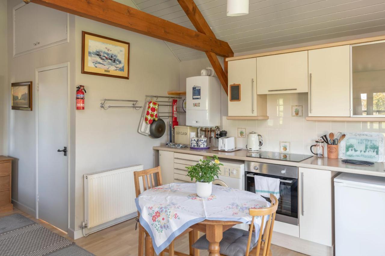 Beautiful Cottage With Stunning Views In Box Box  Exterior photo