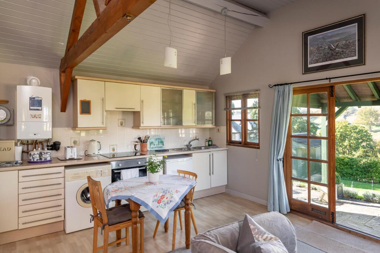 Beautiful Cottage With Stunning Views In Box Box  Exterior photo